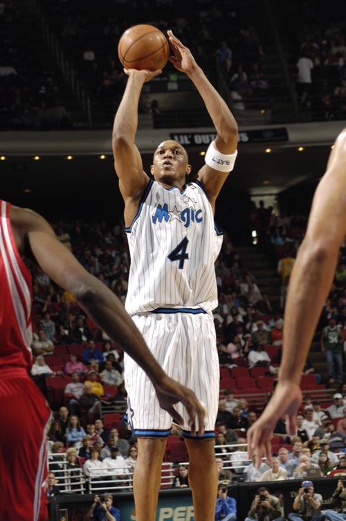 辽超总决赛：大连队4-0本溪队夺冠，王宏有、王跃皓分别双响（辽超决赛：大连4-0完胜本溪捧杯，王宏有与王跃皓各梅开二度）