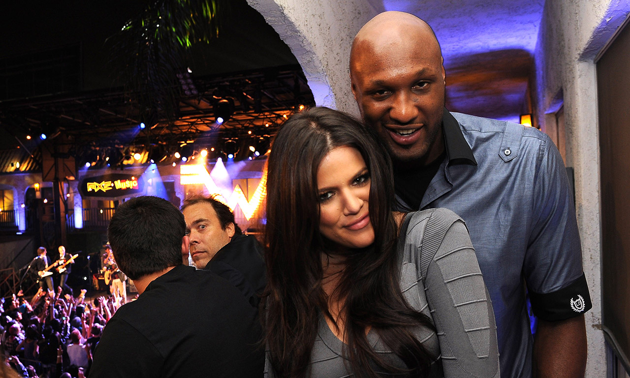 自己给自己颁奖！特朗普获首届FIFA和平奖 因凡蒂诺抛出争议言论（被指“自我加冕”，特朗普摘得首届FIFA和平奖，因凡蒂诺言论引发争议）