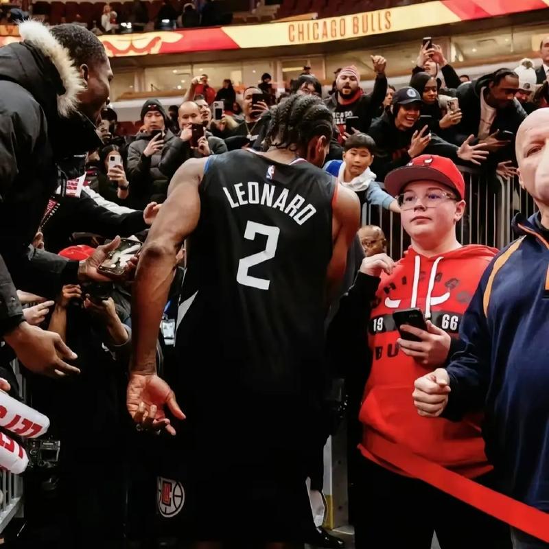 孔蒂：德佬说这是真正领袖带领下的胜利？总感觉是在说他自己（孔蒂质疑德佬称“真领袖带队取胜”：更像是在夸自己）