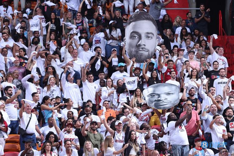 德保罗：梅西的影响力无需过多解释，我们应尽情欣赏他的表演（德保罗：梅西的影响力不言自明，尽情享受他的表演）