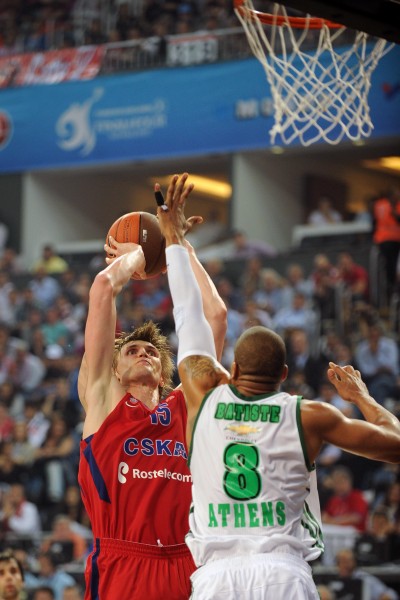 图片报：虽然脚踝疼痛感依然强烈，但基米希想带伤出战阿森纳（图片报：脚踝伤痛未愈，基米希欲带伤出战阿森纳）