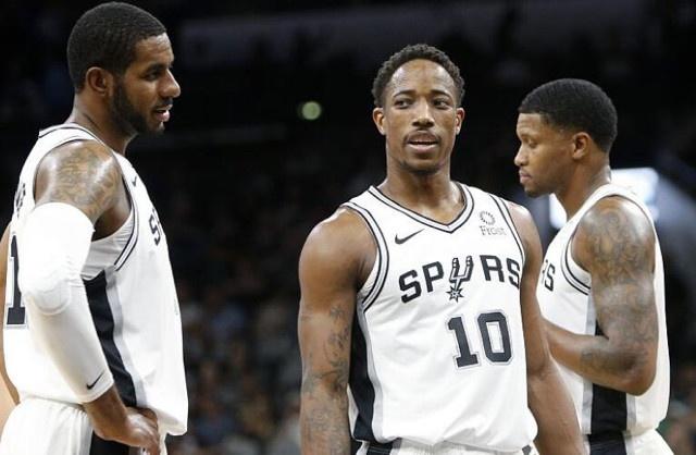 这一球让全队士气爆棚（这一球瞬间点燃全队斗志）