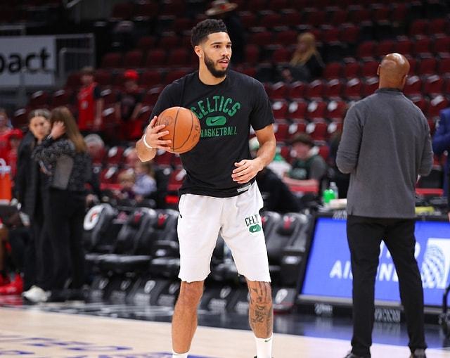 意甲最新积分战报：前2积分相同，米兰奇迹逆袭，热那亚绝杀（意甲积分榜更新：前两名同分，米兰上演奇迹逆转，热那亚压哨绝杀）