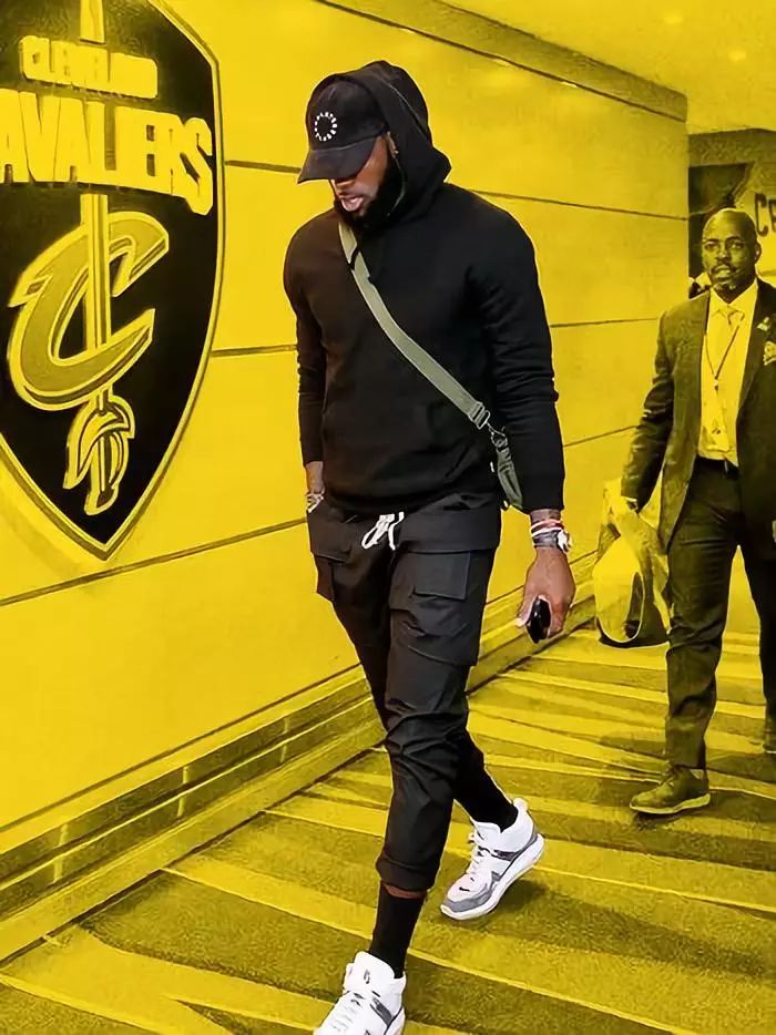 日职乙半场：两队破门乏术，熊本深红0-0甲府风林（日乙半场：熊本深红与甲府风林互交白卷，0-0握手言和）