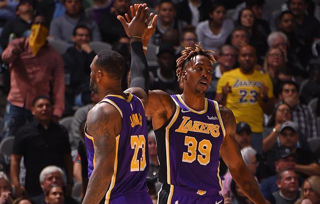 登国际舞台，泰州队“苏超”冠军奖杯亮相中国国际进口博览会（泰州队携“苏超”冠军奖杯亮相中国国际进口博览会，登上国际舞台）